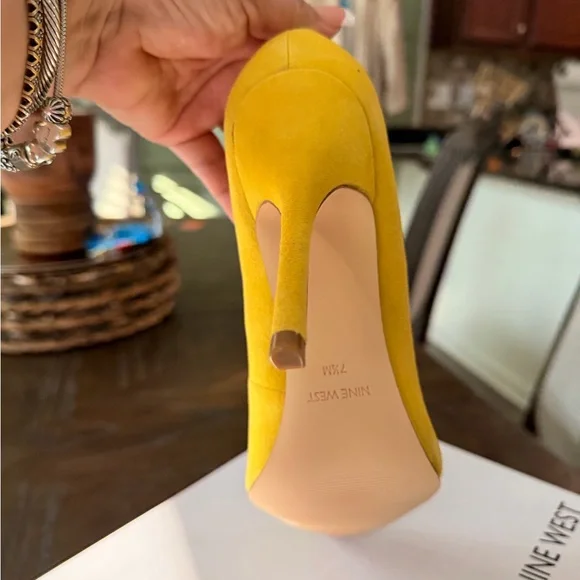 Nine West Vibrant Yellow Heels - Picture 4 of 6